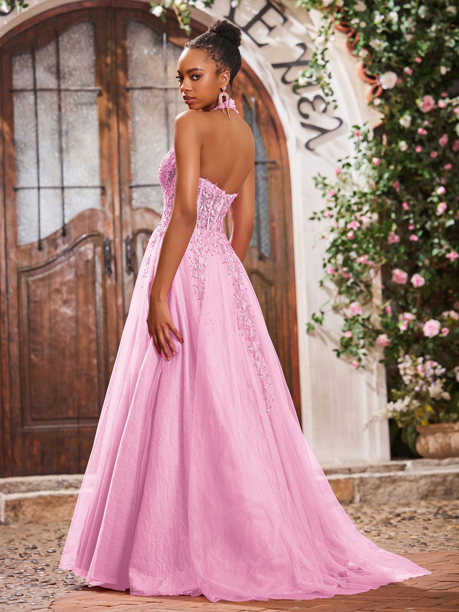 Maxi Robe de Bal Appliquée avec Corset en Tulle et Dentelle à Col Licou Rose Bonbon